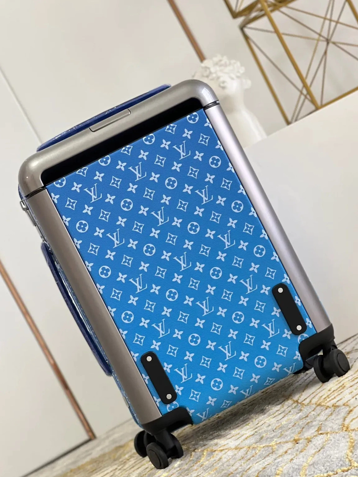 CUSTOM 37L CABIN 55 HORIZON SUITCASE CLOUDS 0519